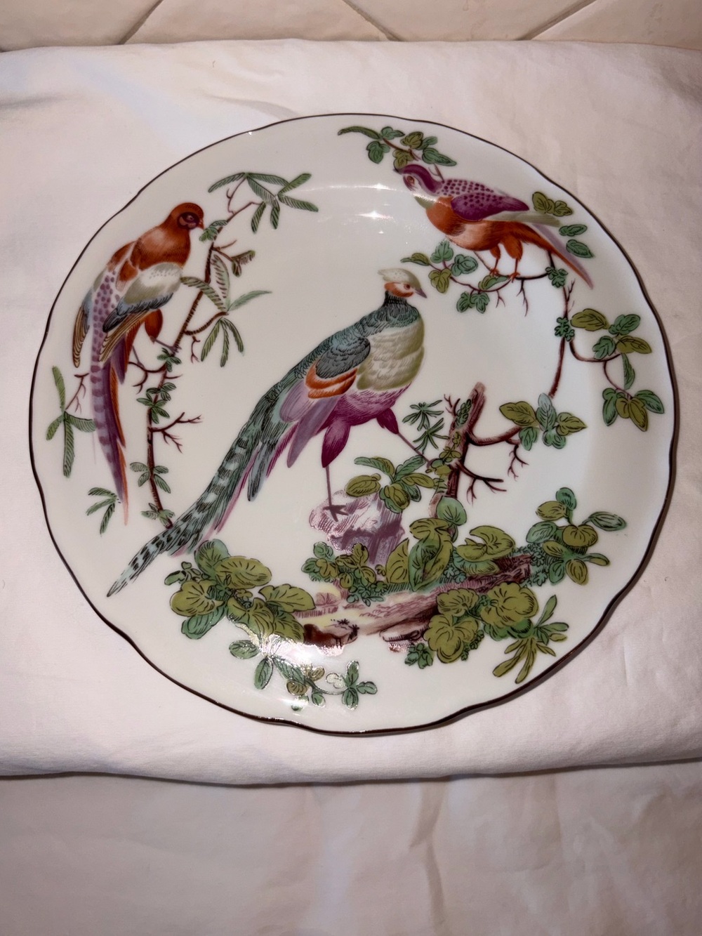 Mottahedeh Colonial Williamsburg "Chelsea Bird" Porcelain Salad Plates Set of 2 - Picture 6 of 9